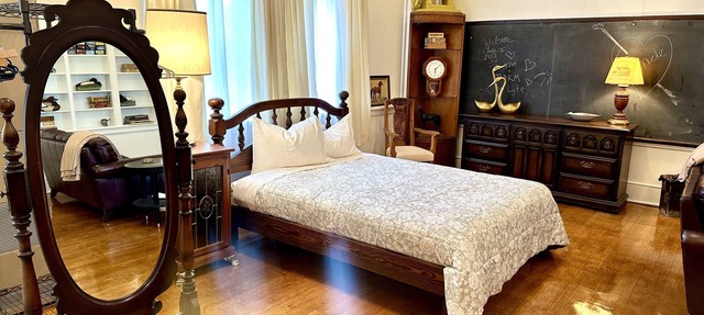 UNIQUE HIDDEN GEM CENTERED AMIDST LAKES, MACKINAW ISLAND, GOLFING HIKING BIKING! in Levering