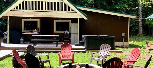 UPDATED-Peaceful Riverfront Cabin - Hot tub-Greenwater-Crystal Mtn. -Mt.Rainier in Greenwater