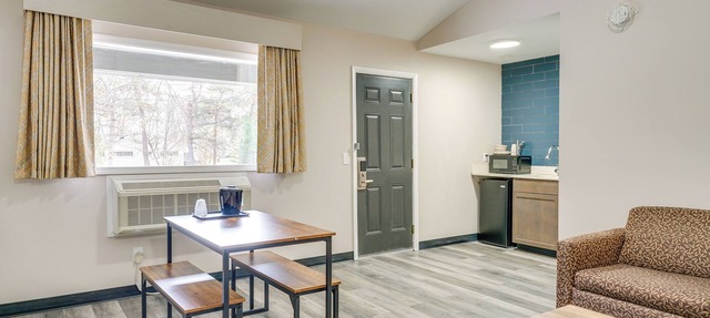 Walk to Beach & Dining: Port Huron Studio in Port Huron