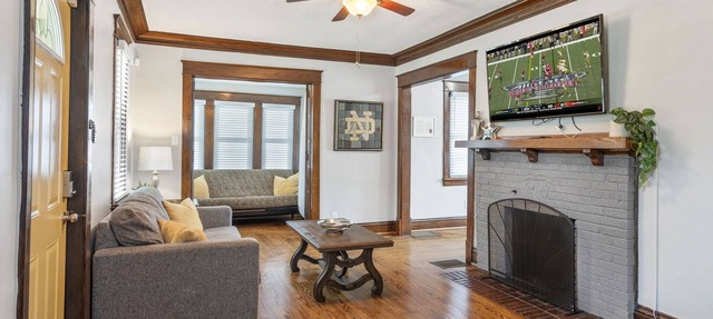 Walk to ND and Eddy Street, *ProCleaned *Comfy *Updated in South Bend