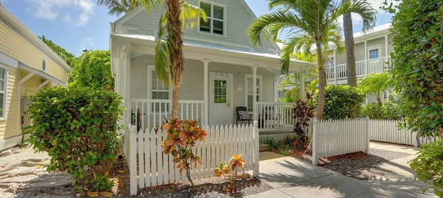 Walkable Cottage w/Pool Access in Key West! in Key West