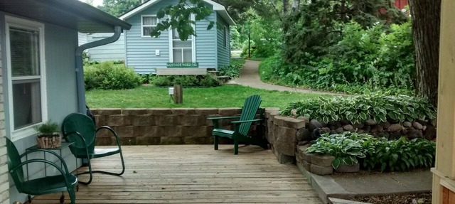 Water's Edge Cabin: Relaxing getaway on Maple Lake 1 hour north of Twin Cities in Maple Lake