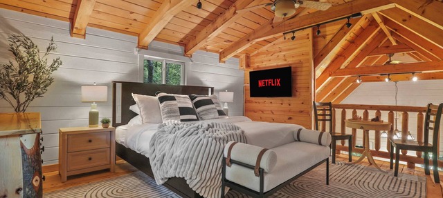 Waterfront Cabin - Sauna - Fire Pit - Private Deck in De Soto
