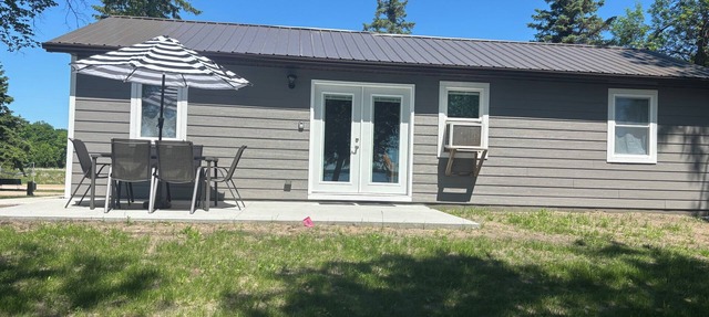 Waters Edge Cabin on Big McDonald Lake-Pickleball-Bike path-swimming-fishing in Dent