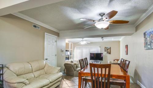 Well-Appointed Townhome at STL Airport in Edmundson
