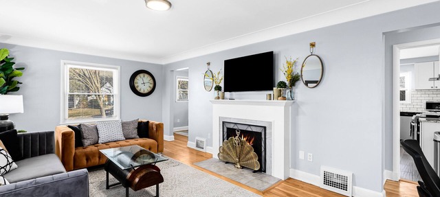 West Ann Arbor Whole Home 4 Bed, 3 Full Bath - Sleeps 12! in Ann Arbor