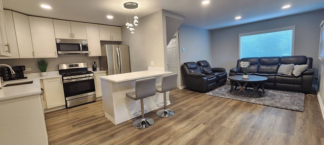 Willowbrook Gem 3-bedroom house with AC, WiFi, next to Forest Preserve in Willowbrook