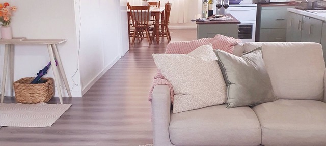 Willows Cottage, 5 mins walk from town, quite street overlooking steam railway. in Stanthorpe