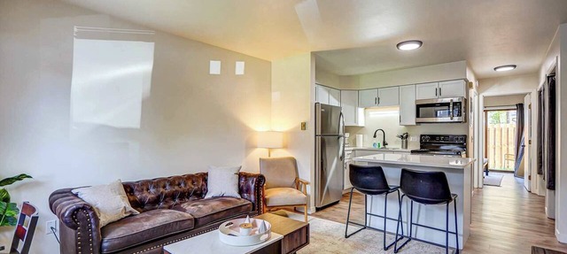 Willy St Apt with Parking, Dishwasher & Pets in Madison