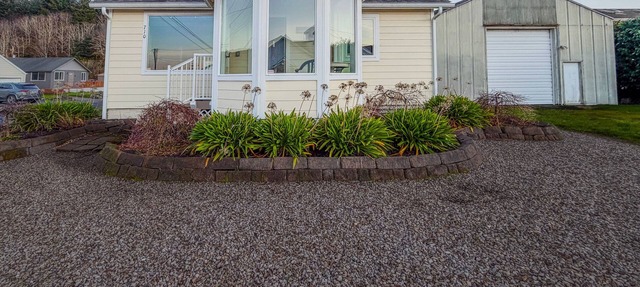 Winchester Bay Coastal Retreat | Dog-Friendly Home in Winchester Bay