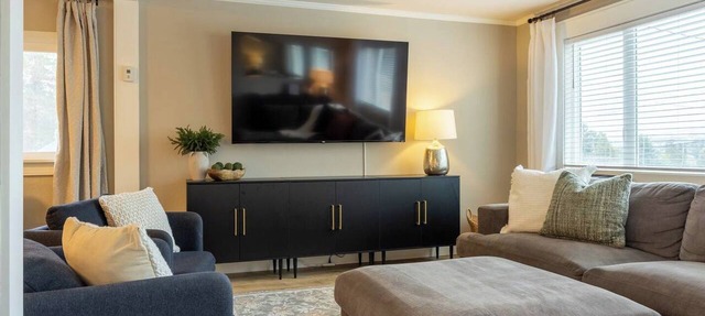 Winter Circle Hideaway - Remodeled + Pet Friendly in Pullman
