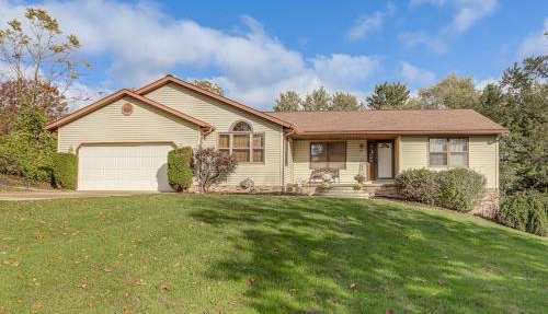Work & Relax! Spacious Ontario Home w/Pool in Mansfield