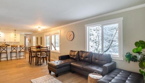 Yakima Riverfront Retreat! Cozy Cascades Cabin in Pine Glen