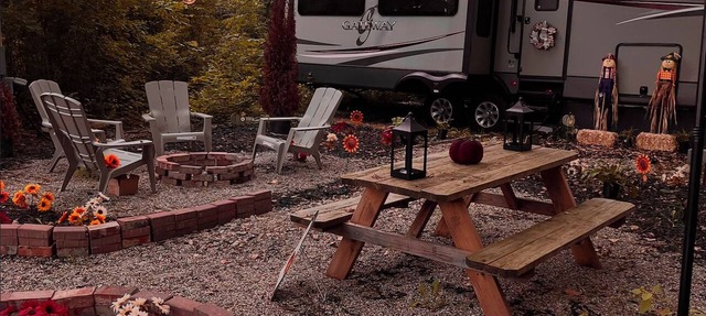 Your Cozy 41' Cabin on Wheels – Fall Escape in Omer