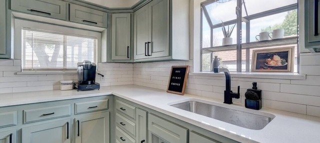 Yukon Boho Bungalow w/Huge Kitchen just off I-40 in Yukon