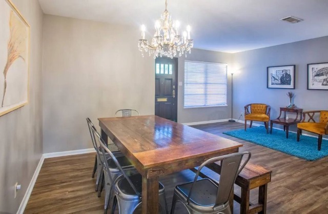 Beautiful downtown 3bed/2bath house w/ fenced yard in Austin