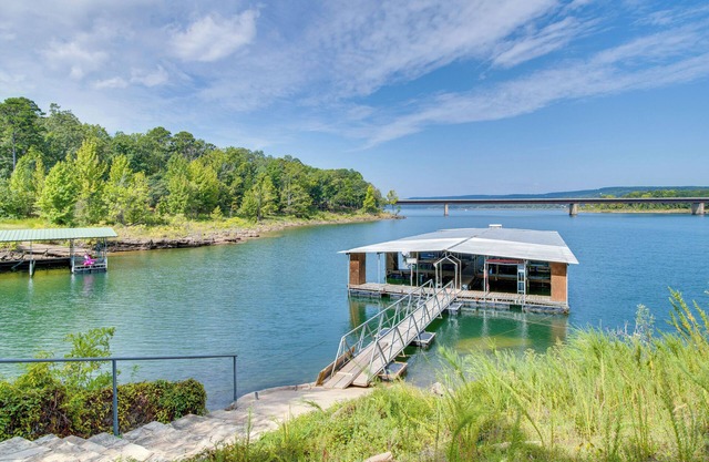 Greers Lakefront Deck Boat Slips 