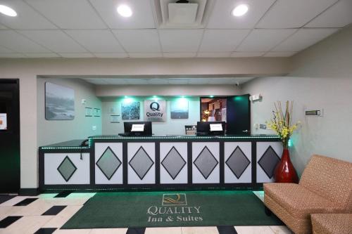 Quality Inn 