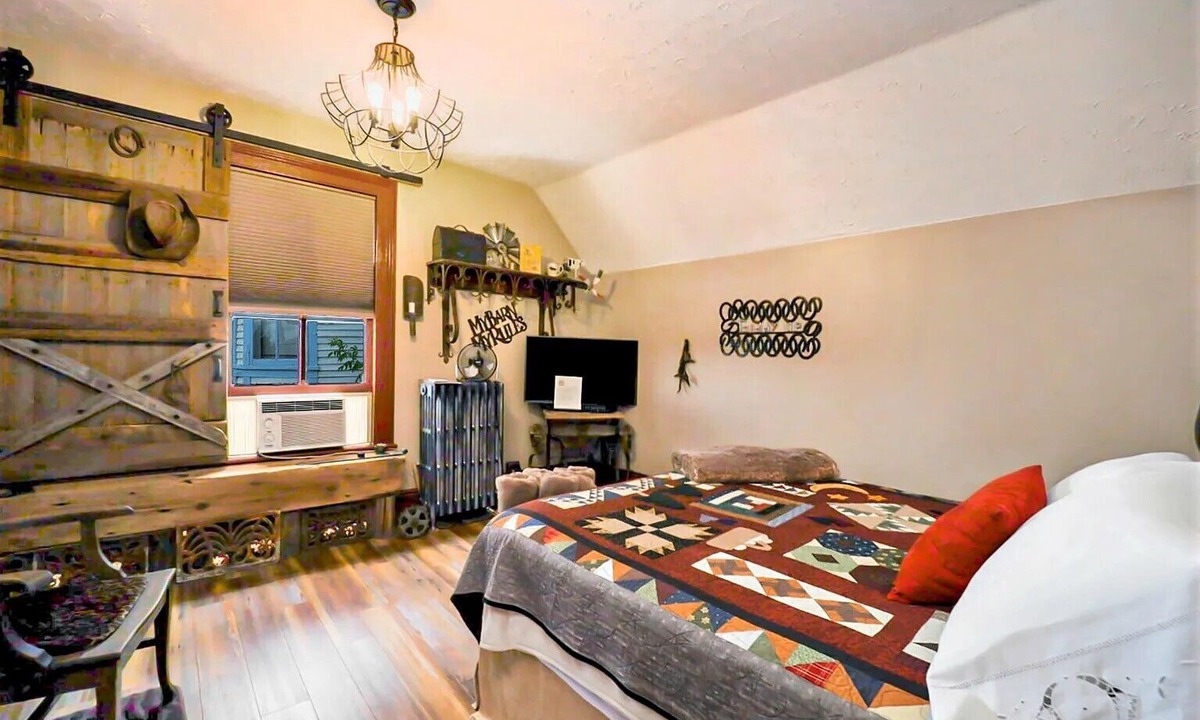 Cheboygan Bed & Breakfast | Secrets on Main Bed & Breakfast