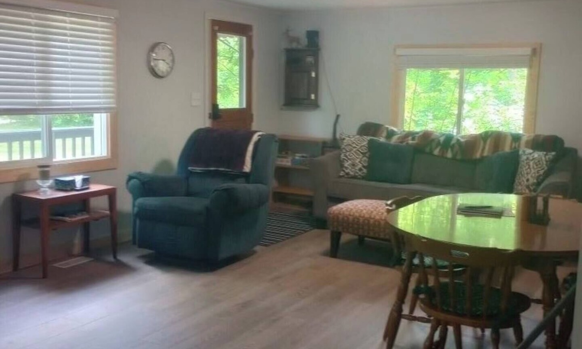 West Branch Cabin | Cozy 2-bedroom cabin in serene West Branch with AC, WiFi