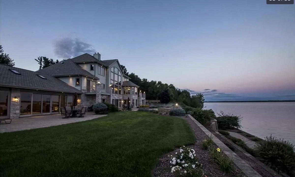 Nekoosa House | Private Luxury Lakefront Escape