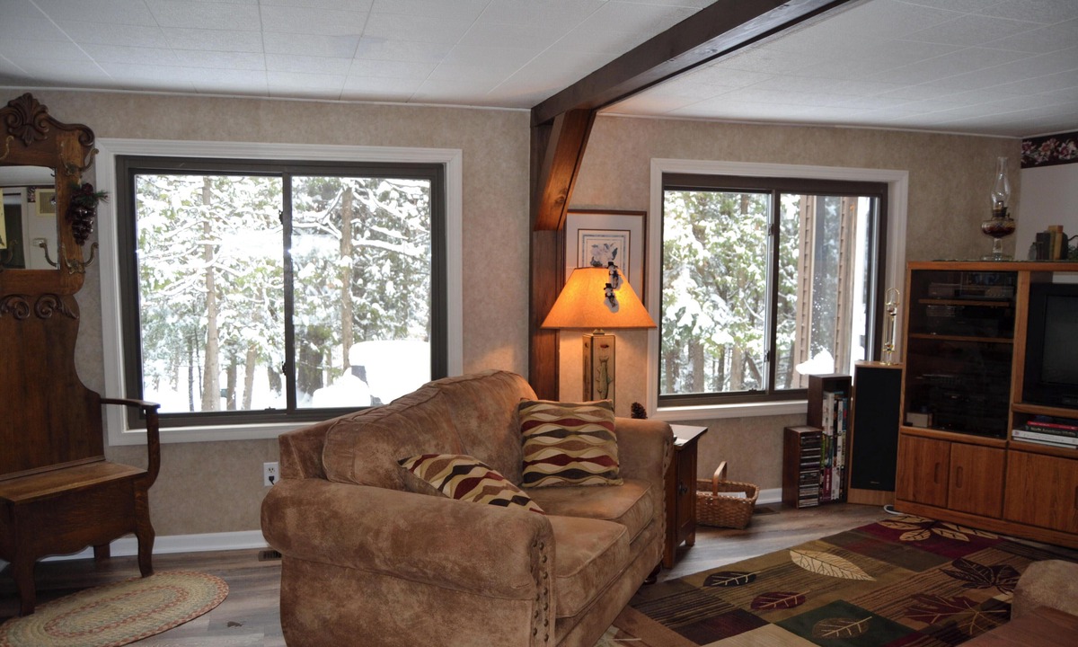 Thompsonville Cabin | Direct Betsie River frontage.