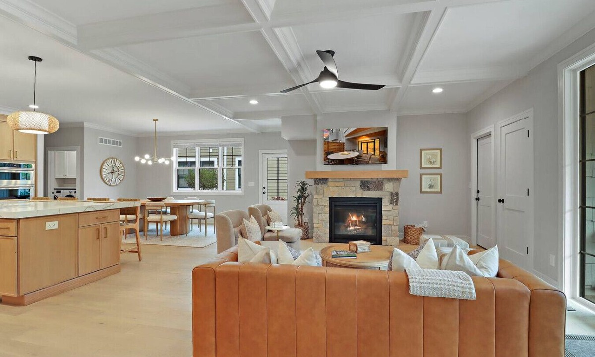 Fontana-on-Geneva Lake Condo | New 1st Story Luxe Condo in Fontana-on-Geneva Lake
