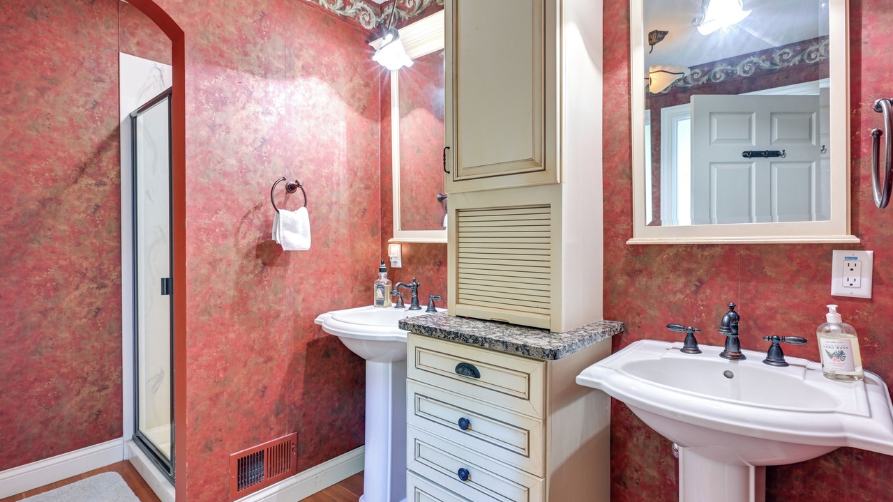Photo of Bathroom in Clarklake