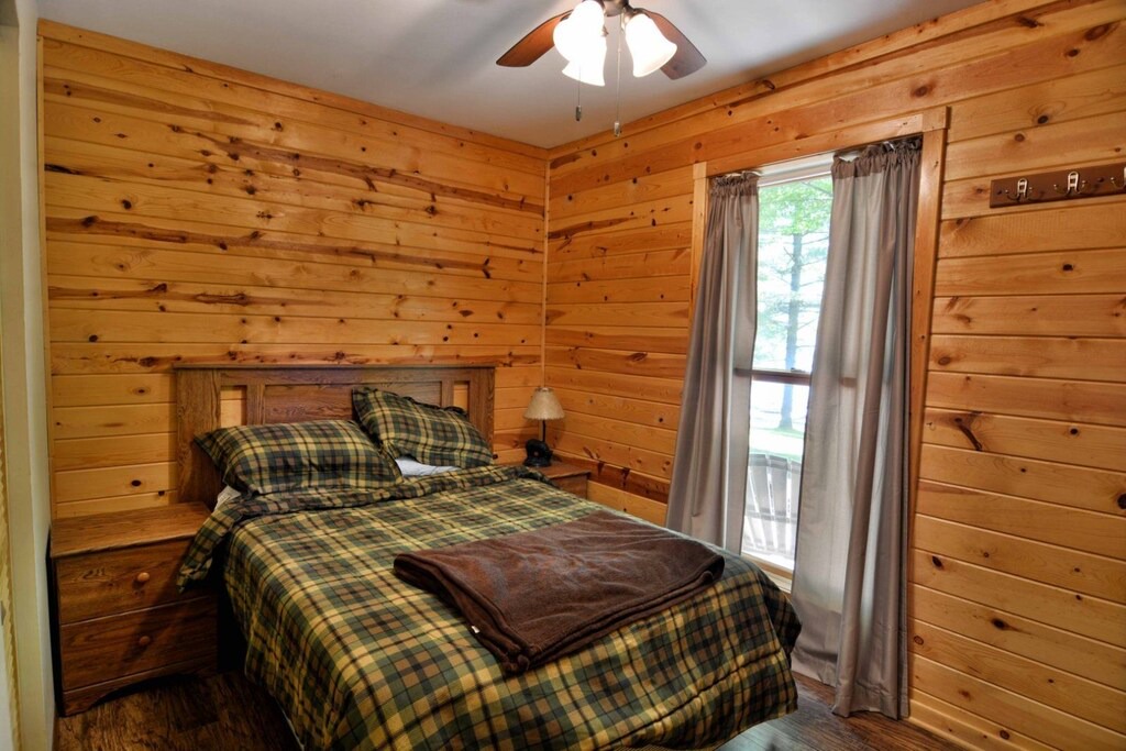 Photo of Bedroom in Iron River
