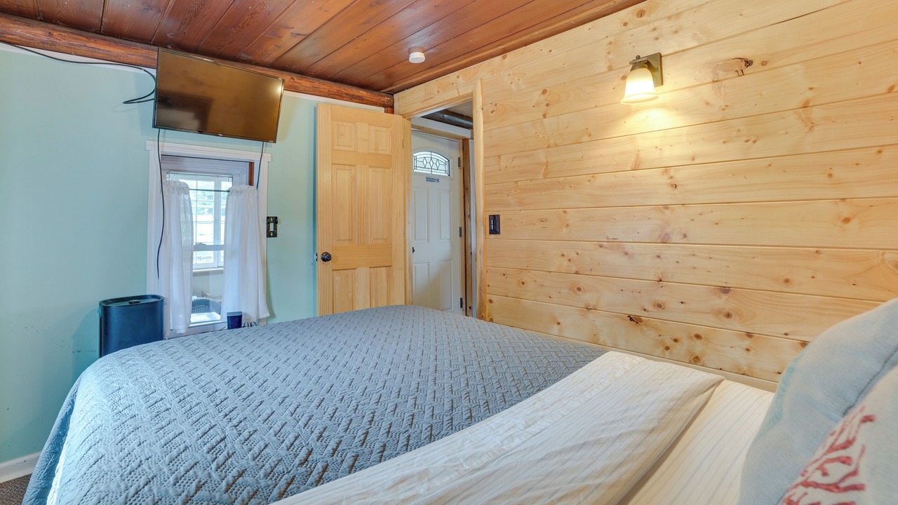 Photo of Bedroom in Houghton Lake