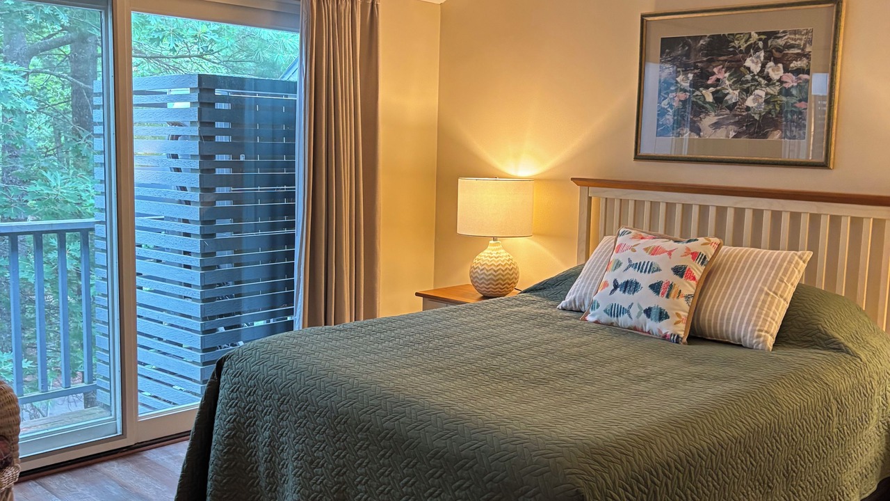 Photo of Bedroom in Maple City