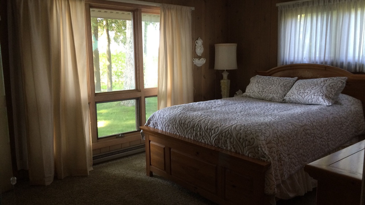 Photo of Bedroom in Maple City