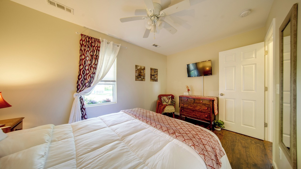 Photo of Bedroom in Geneva-on-the-Lake