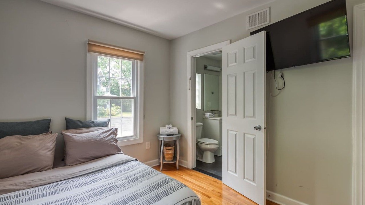 Photo of Bedroom in Lower Burns Park