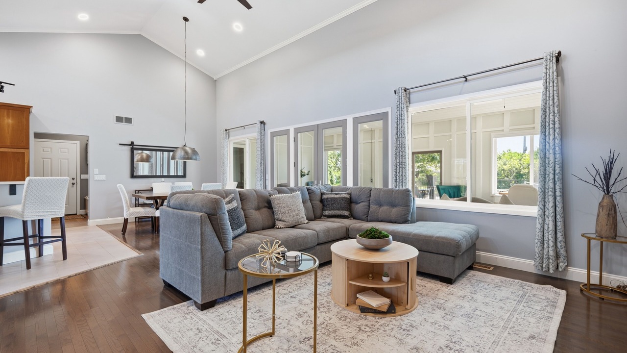 Photo of Livingroom in Bryant Pattengill West