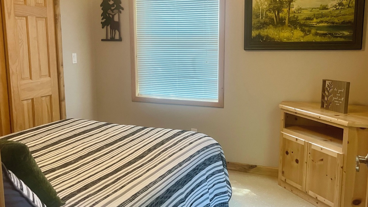 Photo of Bedroom in Hale