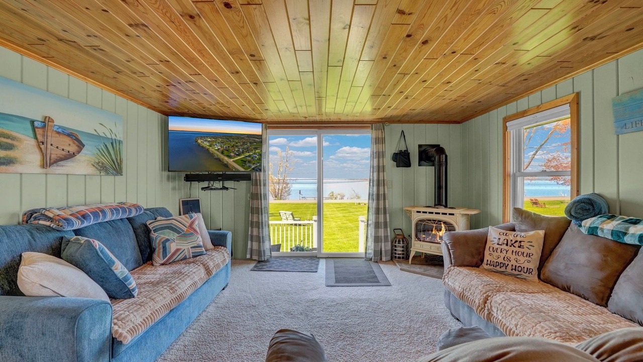 Photo of Livingroom in Houghton Lake Heights