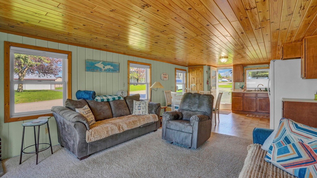 Photo of Livingroom in Houghton Lake Heights