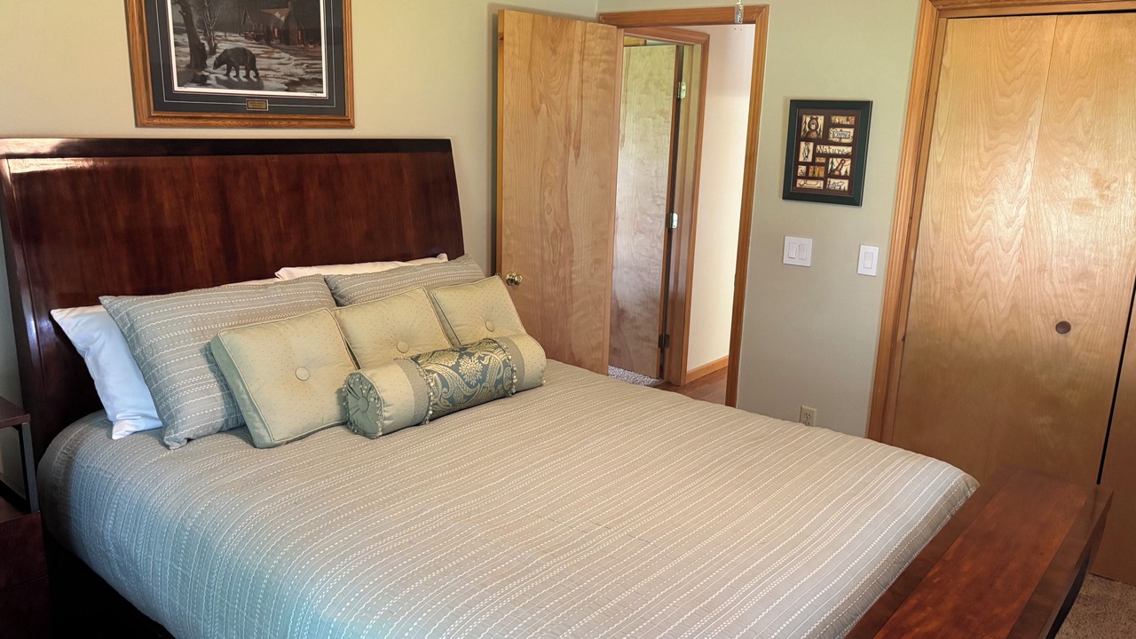 Photo of Bedroom in Prudenville
