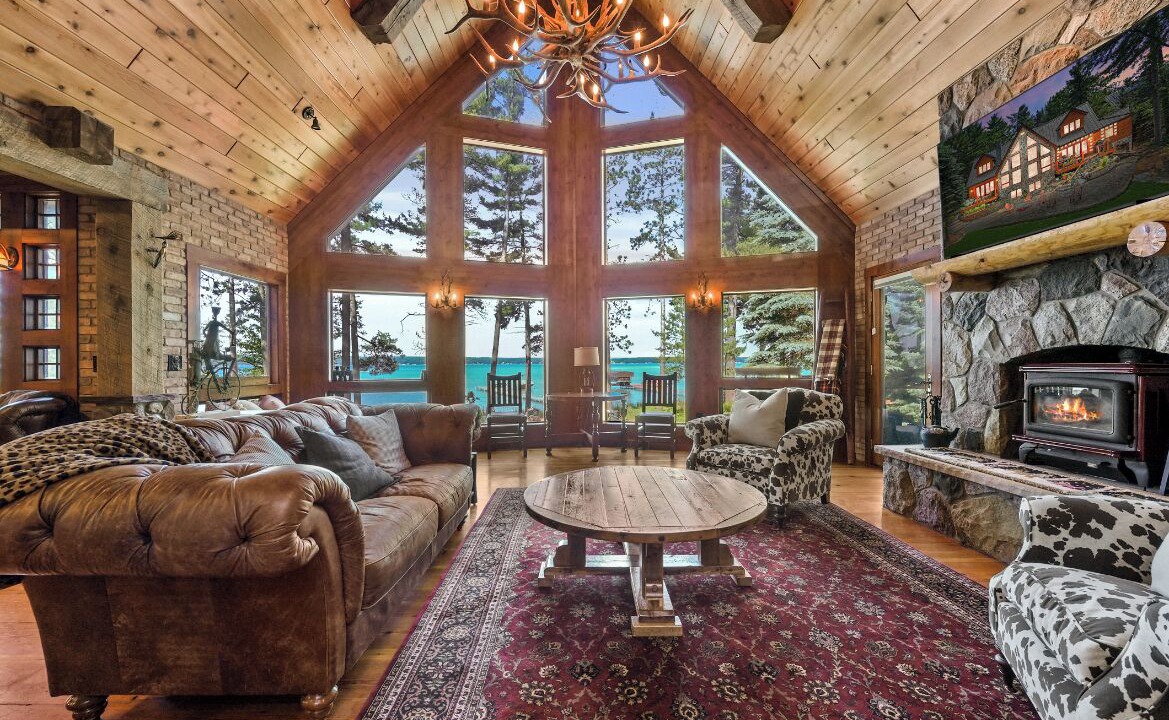 Photo of Livingroom in Higgins Lake