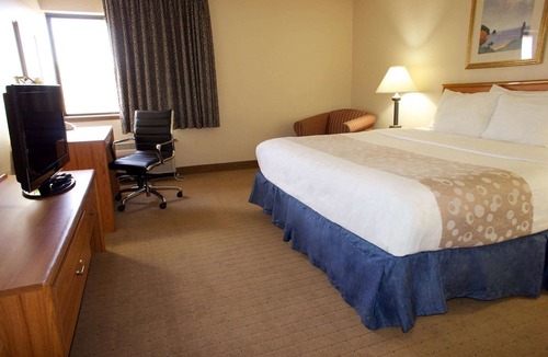 Pleasant Prairie Hotel | La Quinta Inn by Wyndham Pleasant Prairie Kenosha
