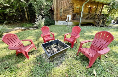 Townsend Cabin | Creekside 2 Bedroom Cabin by RedAwning