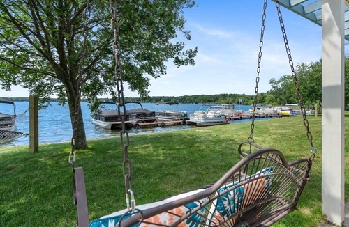 Mayfield Apartment | Fire pit, beach access, yard games, and more