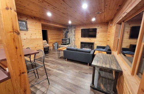Cable Cabin | Private lakefront escape for unforgettable group getaways