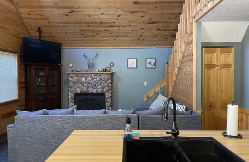 Elmira Cabin | Cozy "Wildwood Lodge" Nestled in a Beautifully Wooded Setting - Pet Friendly