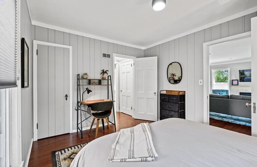 Ericsson House | Charming Mpls Home on Lake Hiawatha. Bike/Walk Trails & Restaurants Nearby