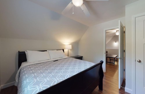 Flippin House | Top Location! 3D & Video Tour. Riverside 4/3 w/the best water access & privacy!