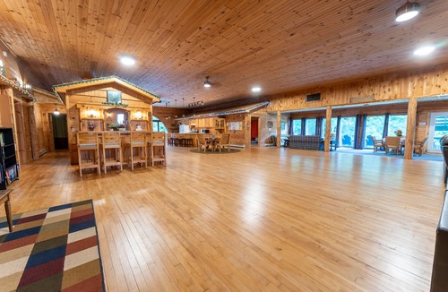 Rapid River House | Rapid River Lodge: Fall Rapid River Getaway | Waterfront Lodge + Hot Tub