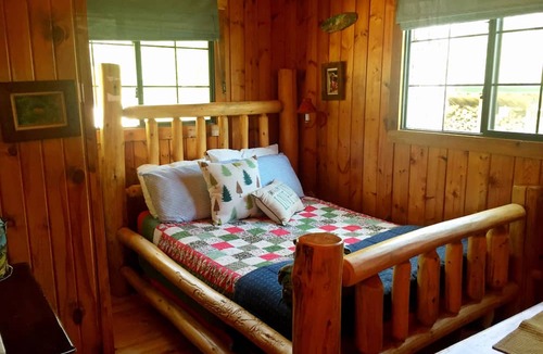 South Boardman Cottage | Traverse City area Lakefront Log Home, FREE Hot Tub, WIFI, & Boats.
