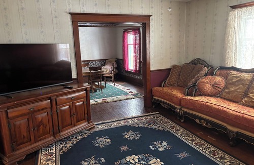 Union City House | Victorian home built in 1834.